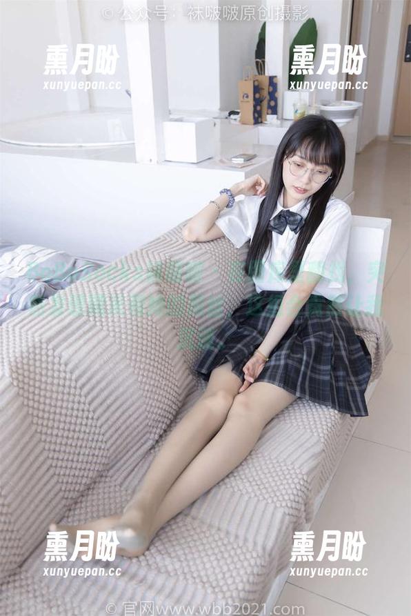 BoBoSocks袜啵啵 - 在图库里翻找，突然发现糯米和她的黑丝，这组合竟然让我沉迷。