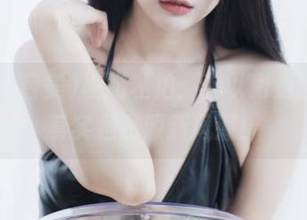 Bomi(普美)校服私拍：你以为是回忆，其实是资源新风潮！