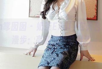Feilin嗲囡囡 – 奶茶Emily在天台的云端漫步：高清照片的闲适