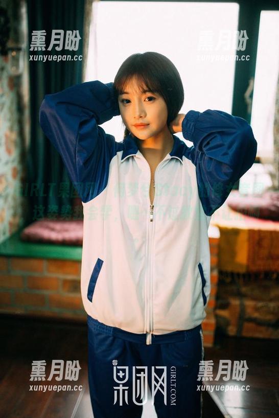 GIRLT果团网 - 何梦兮Stacy的修女套图，这姿势我会学，嗯…不过教堂不让拍啊。