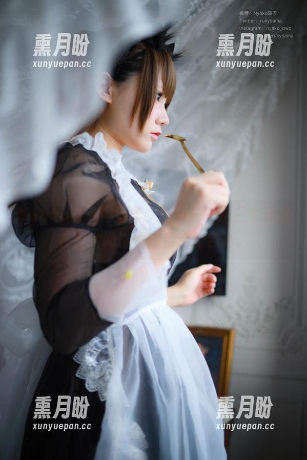 Nyako喵子 Nyako喵子、温柔、原图——这三个元素在图片间碰撞出变幻的色彩。