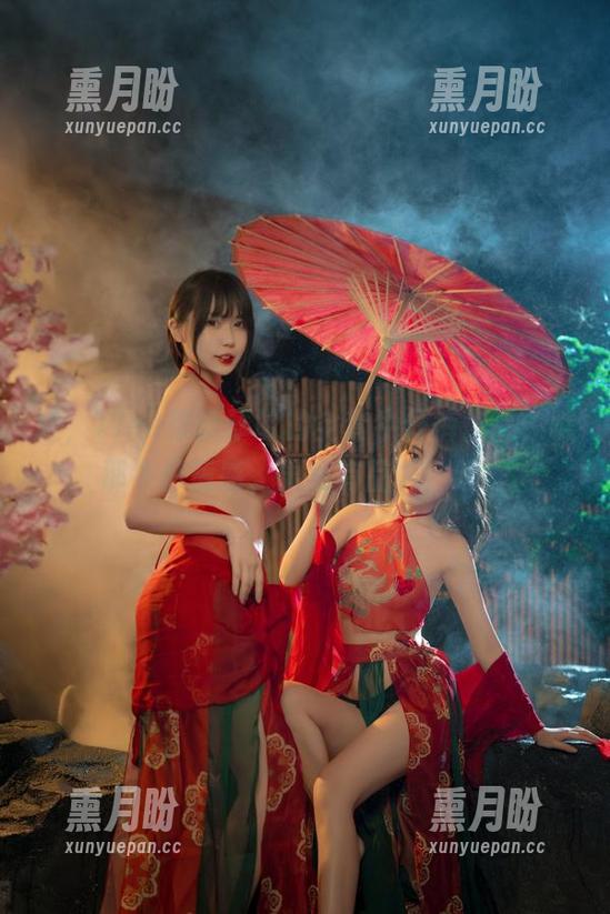哇，Tina很妖孽呀的全套牛仔裤作品，瞧那牛仔质感，果然有品味，嘿。