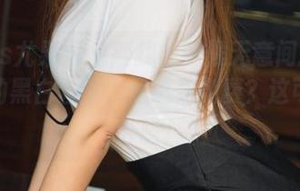UGirls尤果网 – 翻找的时候无意间撞上孟狐狸的黑白套图，竟然是免费？这可太意外啦！