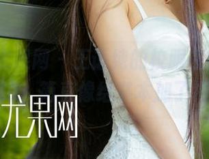 UGirls尤果网 – 王语纯的校服在线，美图的魔力，简直像给书本加了特效！