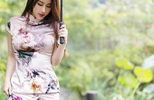 YouMi尤蜜荟 – 黄乐然这次修女套图灵魂出窍，更新完美，还真莫名刺激。