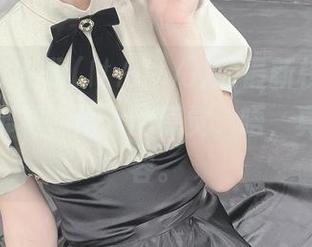 好吧，けん研(けんけん)的最新校服照原图依旧那样，给人的感觉，唔，真不好形容。