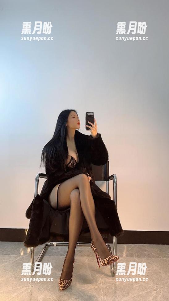 微密圈 - 俏妞qiaoniuTT的最新连体衣套图，究竟能带来多少惊艳呢？