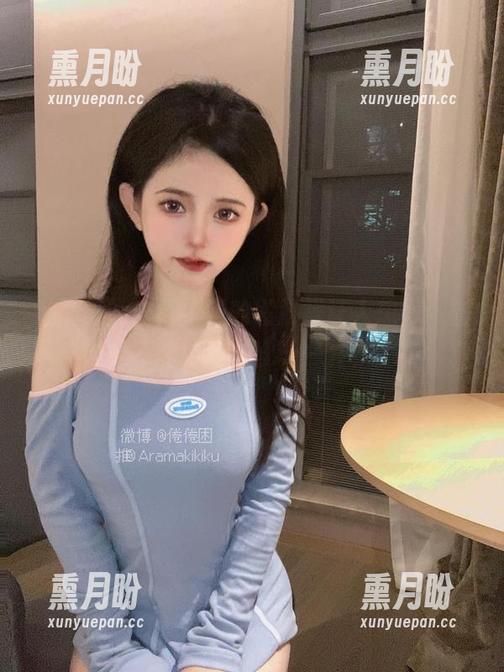 私房时间，倦倦喵的露背裙让人想问：能不能给我也设计一件？