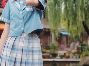 喵糖映画 – 镜酱的校园作品集，仿佛在和博学多才的书本较劲。