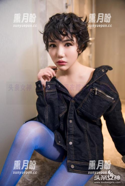 头条女神 - 写真中的雨衣修水工：迪爱儿的一场小冒险
