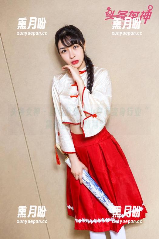 头条女神-钟晴 头条女神 - 图包分享:小萝莉变身行业“震慑者”钟晴驾到!
