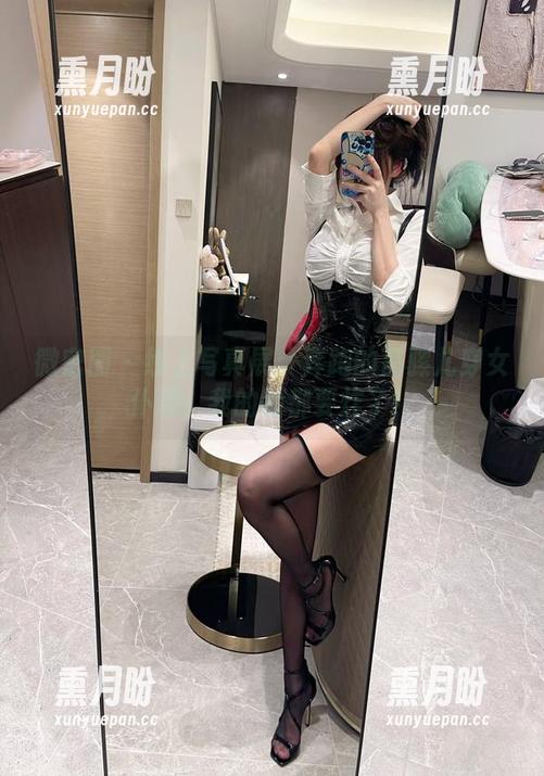 奔跑的晶骡儿 微密圈 - 线上写真展:奔跑的晶骡儿穿女仆装,我的脸都要炸了!