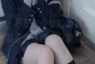 少女秩序 – 不那么少女的小葵，她的组合套图里藏着些许俏皮与淡淡的不羁。