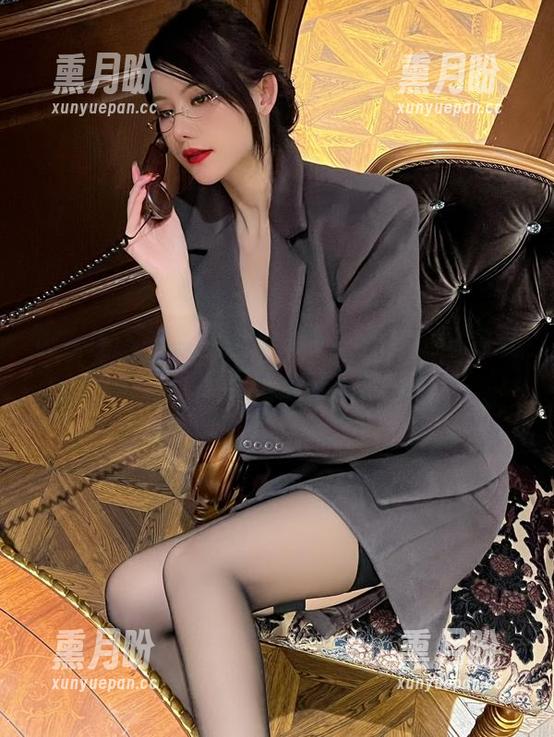 微密圈 - 在就是阿朱啊的高清长腿图集里走失，反正路上没其他人！