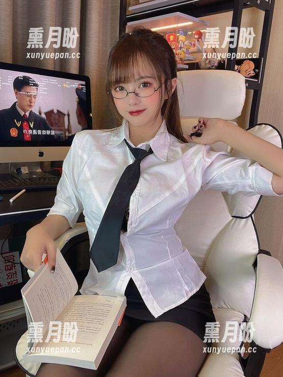 微密圈 - 职业装的张思允，用无圣光反而碰撞出真实的美图火花。