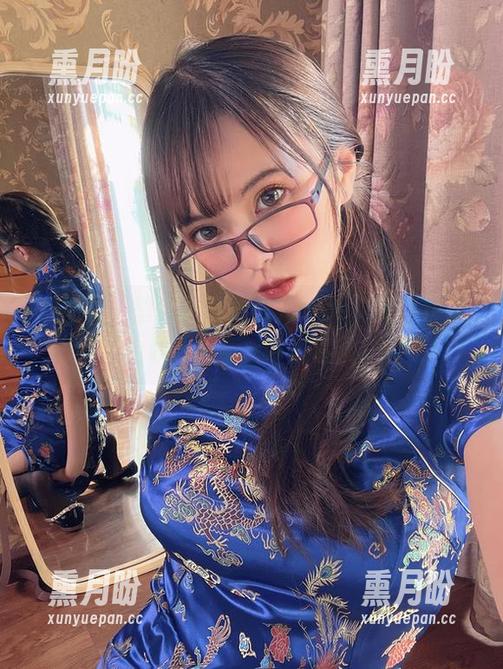微密圈 - 壁纸里的张思允nice，夏日辣妹上线，注意自带风扇哦～