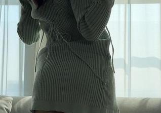 微密圈 – 原图里的徐莉芝Booty，该怎么用一句话形容她的皮衣呢，帅气与优雅都有了？