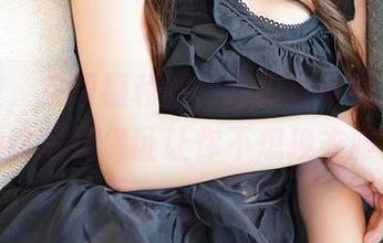 别害羞，来领福利吧，恩田直幸的连体小豹纹写真保证让你不想换衣服！