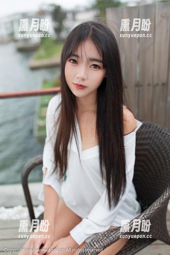 推女神 - 施忆佳，而她的吊带写真这状态，你们感受到了嘛？