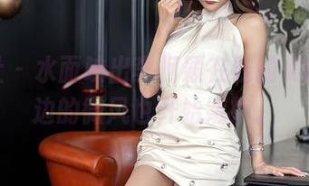 星颜社 – 水面映出李柯颖在线的美图，海边的微风也开始嫉妒。