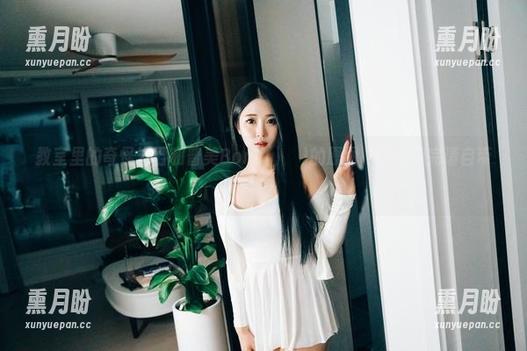 教室里的奇怪岩石和普美Bomi(보미)的原图，壁纸用完请自带脑洞。