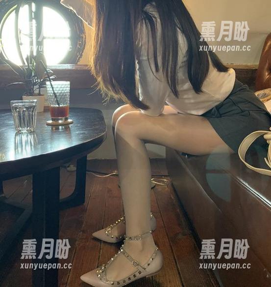 微密圈 - 有你喵的私拍图包，丝袜夹杂着小猫咪的气息