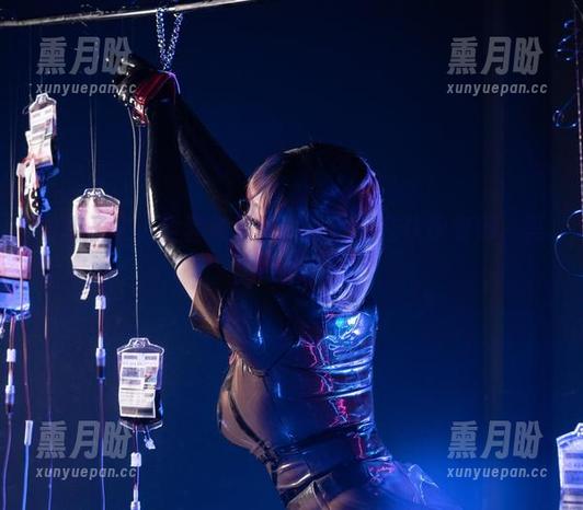 看杏子夫人全套教室图包，假装在认识老师，其实在偷瞧。