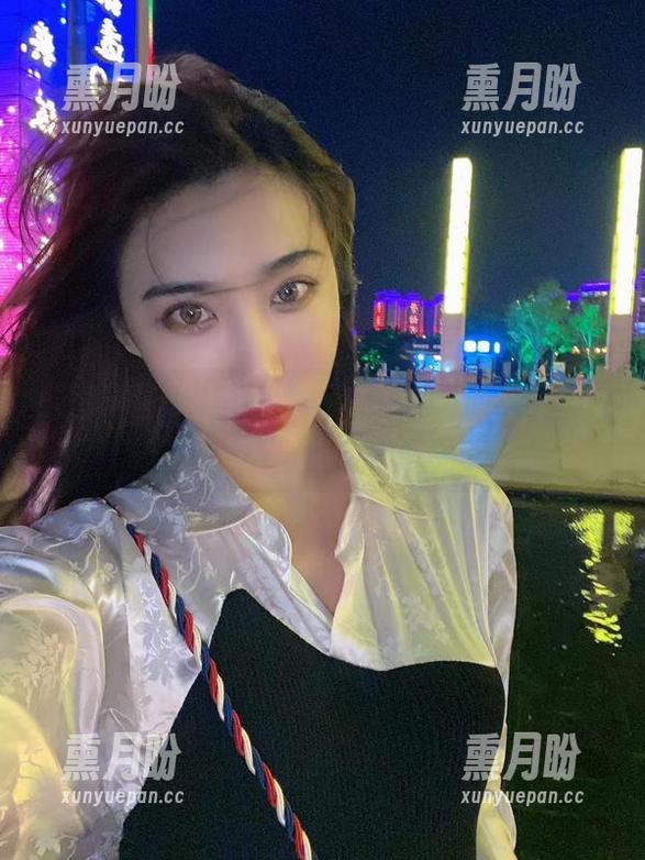 微密圈 - 少女的背影，林子喵Lynne的精选：你看那窗外的云！