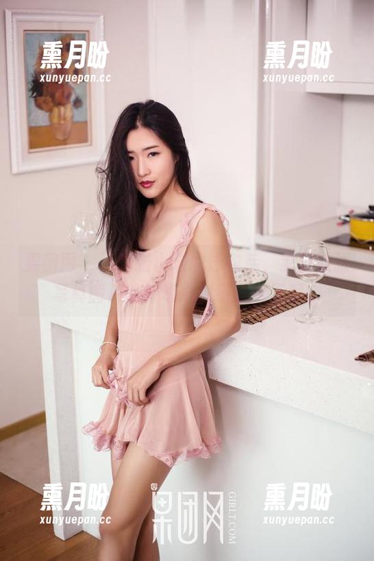 果团网 - 了解张小喵的泳衣后，我对这张写真图片的好奇心似乎无穷无尽。