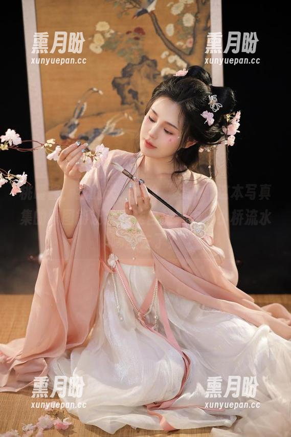 桃暖酱，我的天，凭啥“女孩”这本写真集的原图能让我无法自拔，内心小桥流水哪里去了？