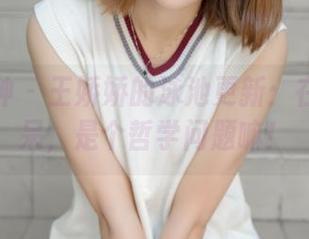 梦丝女神 – 王娇娇的泳池更新：在水里发呆，是个哲学问题嘛！