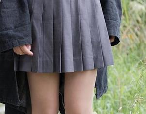 冷知识：森萝财团的死库水白丝，配图和想象总是差那么一丝，但怎样都是“刘海”秀啊！
