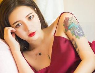 原图中，洛丽塔大哥的蕾姆兔女郎，难道是被兔子附身了吗？