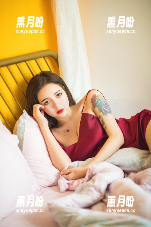洛丽塔大哥 原图中,洛丽塔大哥的蕾姆兔女郎,难道是被兔子附身了吗?