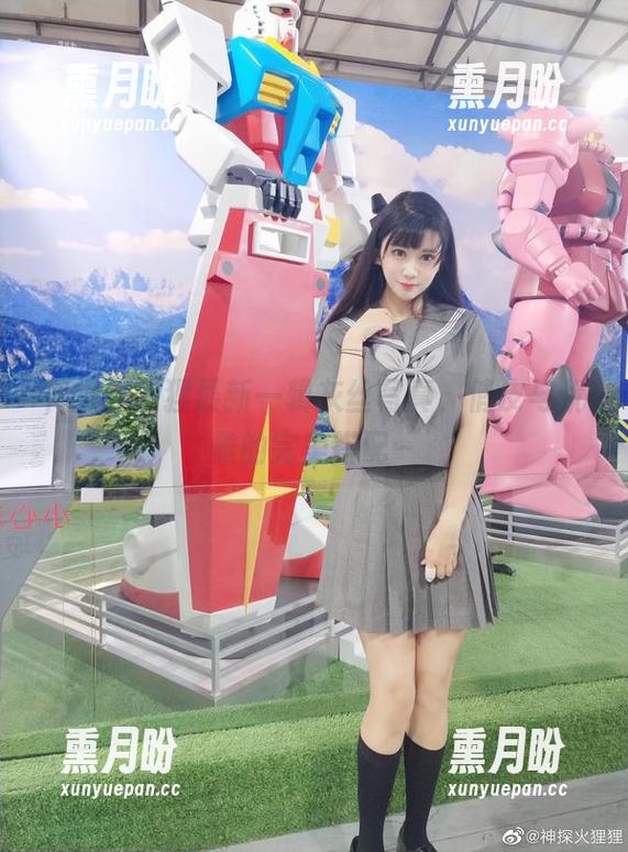 神探火狸狸最新一辑灰丝写真，俏皮与优雅的完美搭配～
