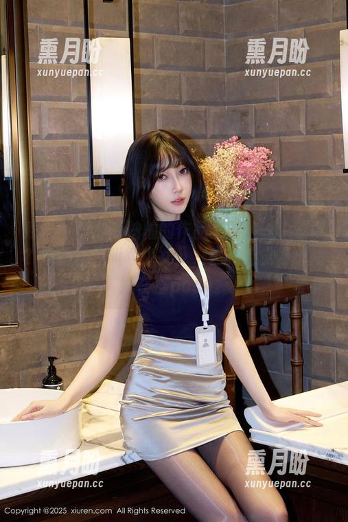 秀人网 - Zoe柚柚的作品集再来一个试试？她的新作叫《少女》，但我还觉得小姑娘在摆pose。