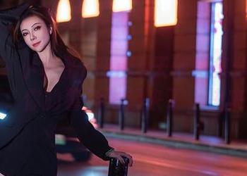 秀人网 – 小薯条nienie天使图集分享：老太太，你的薯条飞起来了，快来捉！