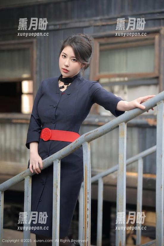 秀人网 - 小逗逗浴室写真集新鲜出炉，光影间的嬉闹感真不错！
