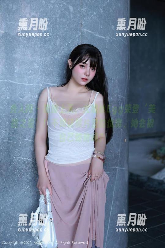 秀人网 - 美脚上天，尤妮丝Egg荣登‘美图之星’！不知这照片里的优雅，她会被自己惊艳吗？