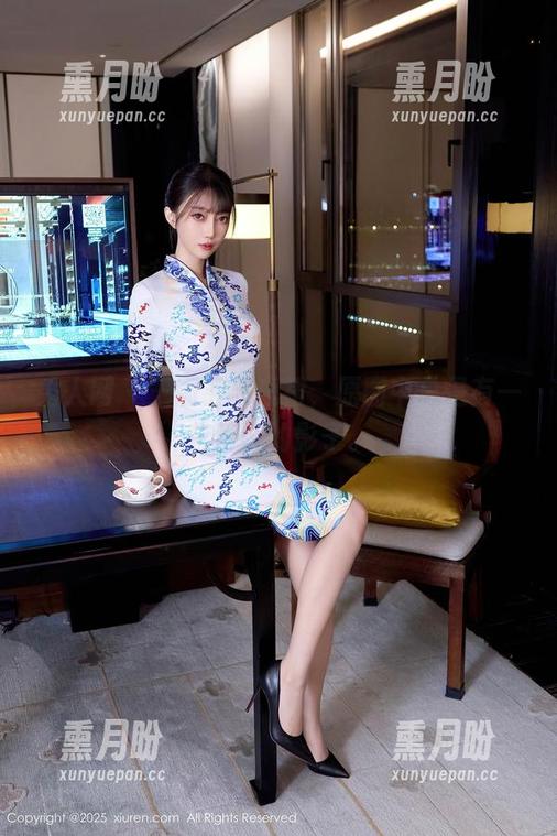 秀人网 - 王俪丁与短裙，原图中总是有一些萦绕的影子。