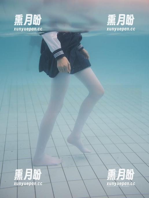 紧急企划-小恩 紧急企划 - 吊带写真集中的小恩,分享她和吊带之间的互动戏码。