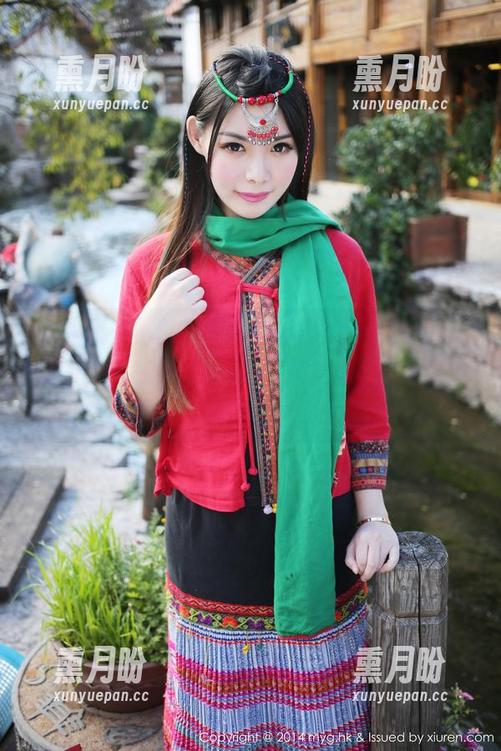 美媛馆 - 免费瑜伽合集，不说Laura张小妮的仙女气质，光那细腻的肌肤就让人想多想。