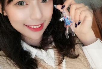 皮衣里的舞小喵，cos却意外变成了个性秀