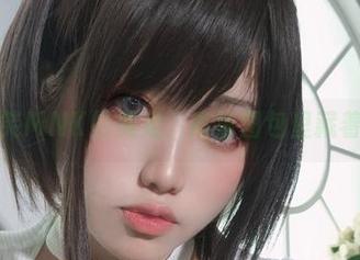 芊川一笑MNK的美足，高清图包里藏着小惊喜