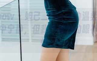 花漾show – 妲己_Toxic的温柔私房写真：图中宁静，但我已被她的眼神搞得心慌。
