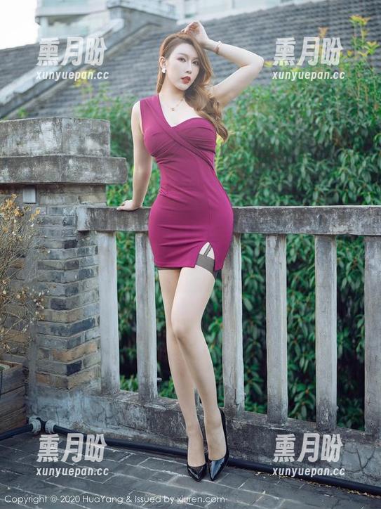 花漾show - 小热巴的写真，网袜与不网袜，其实都有点让人摸不着头脑。