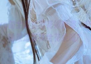 苏嫣qvq的全套甘雨花嫁图集，穿婚纱的她难道要嫁给花朵吗？