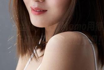蜜桃社 – 这丝袜，默默Momo用得太妙了，终于打破了我对她的成见！