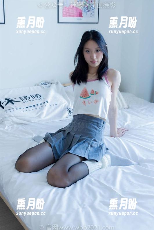 袜啵啵 - 黑丝与甜甜圈的碰撞，私拍图片里那脚尖微加固的细节，看了让我不禁多想几秒！