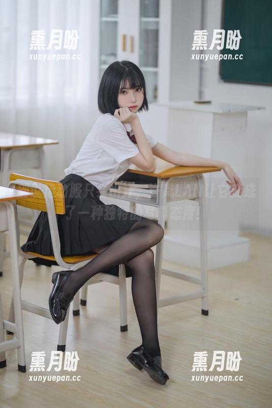 别说运动服只会出汗，许岚LAN让它变成了一种独特的写真态度！
